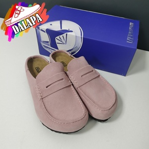 Mocassini Stile Birkenstock, Casual Retrò in Camoscio Opaco con Logo del Brand in Rilievo, Ciabatte Estive e Autunnali da Esterno - Product Image 4