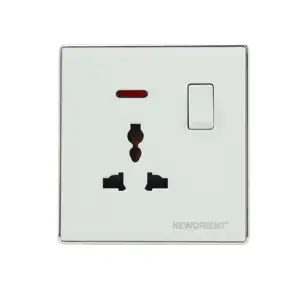 Popular Venta caliente hogar 13A 250V panel de tres agujeros botón momentáneo iluminación interruptor de pared eléctrico