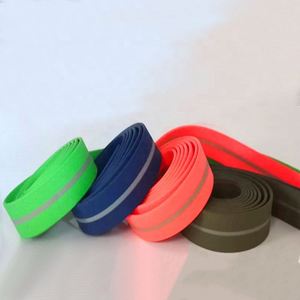 Sangle en nylon PVC lumineuse et résistante aux morsures pour laisse de chien, avec revêtement LED imperméable et couleur personnalisable - Product Image 2