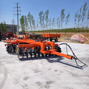 Arado de discos de 2 filas, rojo, para uso agrícola con tractor. - Product Image 4
