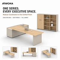Bureau de direction moderne en L ATWOKA avec crédence étendue et vitrine assortie – Suite de bureau pour directeur