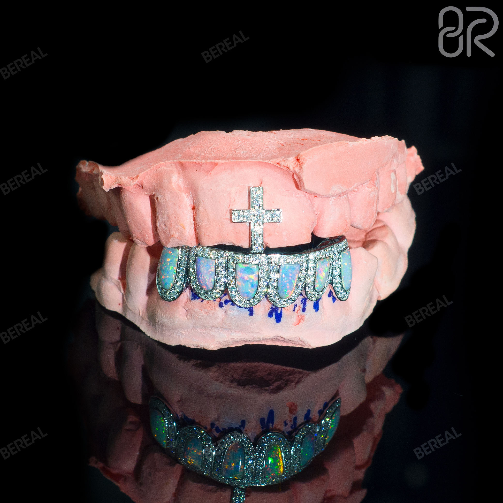 หนึ่งฟันข้าม grillz