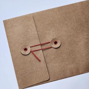 Enveloppe en papier <span class=keywords><strong>kraft</strong></span> écologique personnalisée avec fermeture à bouton et cordon - Product Image 4