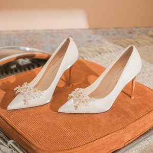9888A-146 Sandalias de Tacón Alto con Flores de Satén, Punta Puntiaguda, Tacón de Aguja, Elegantes Zapatos de Vestir para Mujer para Bodas y Fiestas - Product Image 1