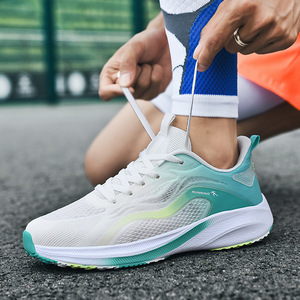 Vente en gros de nouvelles chaussures de créateur chaussures de sport pour hommes chaussures respirantes en maille avec bout décontracté semelle intérieure à la mode course quatre saisons - Product Image 1