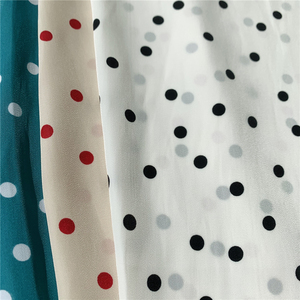 Tela de seda con estampado de lunares, 100% poliéster, Japón - Product Image 5