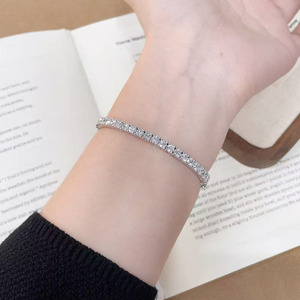Bracelet de luxe pour femme en or blanc 18 carats serti de diamants de laboratoire, collection Fashion Channel, vente en gros - Product Image 4