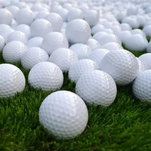 Penjualan Panas Harga Pabrik OEM 2 3 4 Buah Bola Golf Kustom Turnamen Uretan Tahan Lama Eco Lembut Turnamen Bola Golf