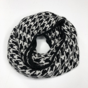 2022 boinas <span class=keywords><strong>de</strong></span> ganchillo hechas <span class=keywords><strong>a</strong></span> mano al por mayor conjunto <span class=keywords><strong>de</strong></span> <span class=keywords><strong>guantes</strong></span> y sombreros <span class=keywords><strong>de</strong></span> bufanda <span class=keywords><strong>de</strong></span> invierno <span class=keywords><strong>de</strong></span> punto - Product Image 5