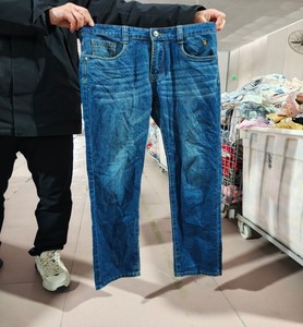 <span class=keywords><strong>Prix</strong></span> bas, vente en gros d'usine : Jeans en denim d'occasion pour hommes, style exquis et personnalisé, pour le campus ou le travail - Product Image 2