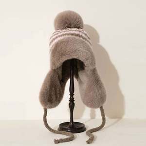 Gorros de punto gruesos de invierno para mujer al por mayor, estilo ruso común, con protección para las orejas, a prueba de viento para ciclismo, gorro de piel tipo trapper - Product Image 3