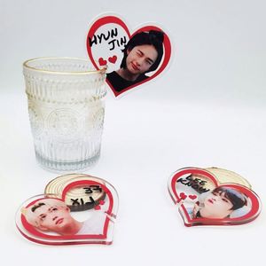 Venta al por mayor de dijes decorativos de acrílico impermeables con imagen de ídolos Kpop, personalizables en tamaño y grosor, para crear tu propio diseño. - Product Image 6