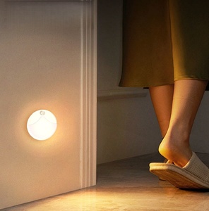 Luz Nocturna LED Inteligente para el Hogar, con Alimentación USB, Diseño Moderno, Sensor Magnético, para Dormitorio y Baño - Product Image 3