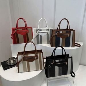 I-0543 USA Mairun Fashion Latest Designer Girls Single <b>Zip</b> PU 6 Inch Small Tote Bags Polyester Lining Outdoor Daily Use Women's - Product Image 1