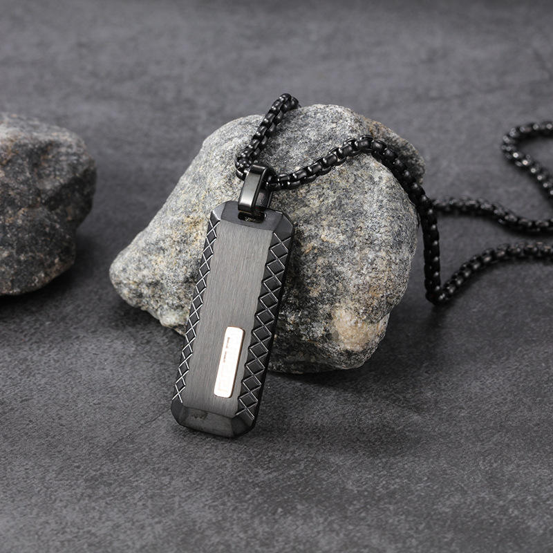 จี้เดี่ยวสีดำ