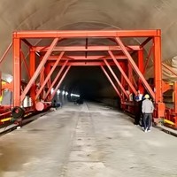 Chariot d'assemblage en acier industriel pour panneau de coffrage de fossé de drainage en forme d'arc dans les tunnels routiers