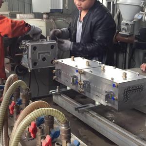 Máquina de troquel de extrusión de plástico PVC - Product Image 1