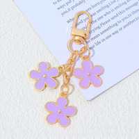 Pengiriman Cepat Gantungan Kunci Bunga Lucu untuk Wanita, Liontin Kunci Estetis Berlapis Enamel untuk Tas Tangan