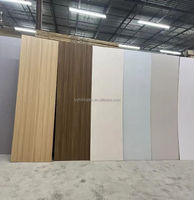 Panel de Pared Moderno de PVC de Fábrica 1220*2400, Impermeable, Ignífugo, Antimoho, Resistente a la Humedad, para Uso Doméstico y Comercial