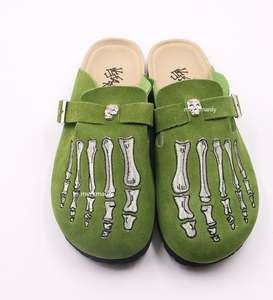 Tailles, couleurs, motifs et designs de créateurs de haute qualité personnalisés pour les pantoufles pour hommes et femmes - Product Image 3