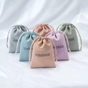 Bolsa de Terciopelo de Doble Cara, Ecológica y Duradera, con Bolsillo Largo de Felpa para Guardar Aretes y Joyas, Logotipo Impreso, 7*9 cm - Product Image 4