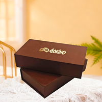 Boîte d'emballage de luxe personnalisée pour chocolats avec logo, en carton alimentaire, insert plateau, dorure à chaud et gaufrage texturé