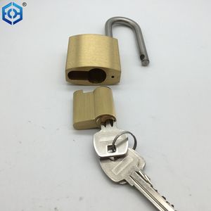 वाइड लॉक बॉडी के साथ कुंजी के साथ ठोस पीतल विनिमेय कोर पैडलॉक - Product Image 2