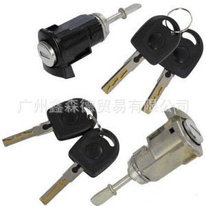 แกนล็อคประตู1J0837167 1J0837168 1U0837167A 1U0837168A สำหรับอะไหล่รถยนต์ Bora - Product Image 1
