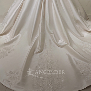 Robe de mariée longue en satin à col bateau, style classique moderne LY166, avec volants en dentelle, appliques en cristal, robe florale pour femmes - Product Image 5