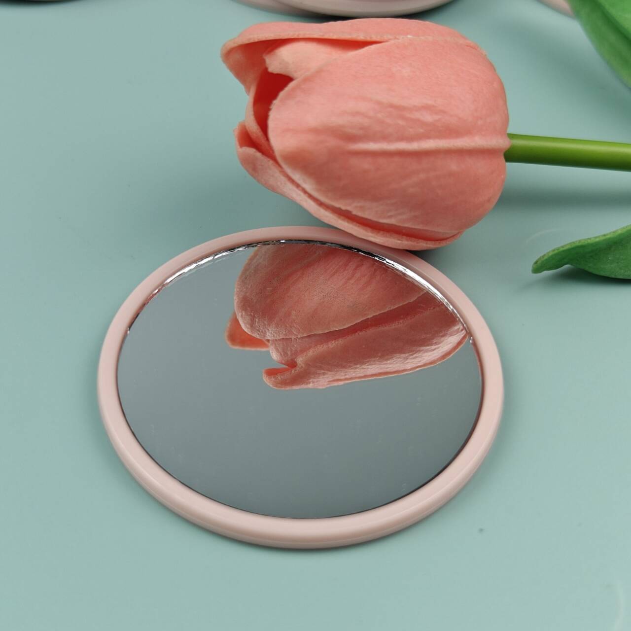 miroirs de maquillage roses