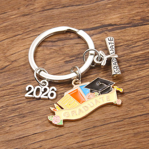Porte-clés de diplômation promotion 2026, breloque émaillée en forme de toque et de diplôme avec pendentif « Diplômé » pour étudiants et cadeaux de fête - Product Image 6
