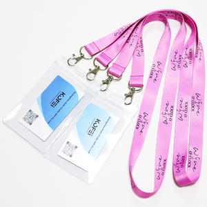 Étui pour cartes en PVC souple personnalisé de haute qualité et bon marché, porte-cartes d'identité en plastique avec lanière rose - Product Image 1