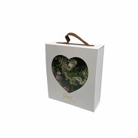 Nouveauté : boîte cadeau rectangulaire pliable en carton avec poignée et fenêtre en forme de cœur