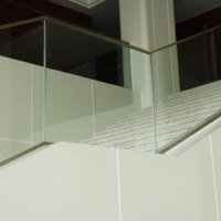 Verre feuilleté trempé transparent de qualité supérieure pour la sécurité des rampes d'escalier, verre anti-éclatement pour balustrade d'escalier