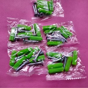 Kit de tubes d'expansion en plastique avec vis et bouchons en caoutchouc pour montage mural et décoration intérieure - Product Image 2