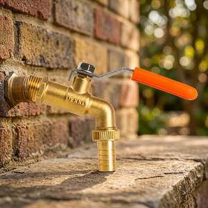 Válvula angular de latón DEKKO de 3/4 pulgadas con manija naranja para uso en exteriores - Product Image 2