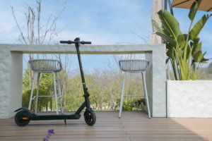 สกู๊ตเตอร์ไฟฟ้าพับได้ KuKirin S1 Max โครงเหล็ก หน้าจอ LED ระบบกันสะเทือนหลัง เหมาะสำหรับใช้ในมหาวิทยาลัย บริการจัดส่ง และเช่าเป็นกลุ่ม - Product Image 3