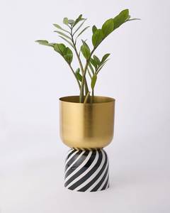 Jardinière en métal haut de gamme avec support pour la décoration intérieure de la maison, du salon, du hall d'hôtel et du bureau - Product Image 1
