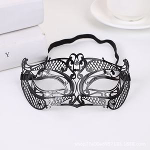 Maschera Veneziana in Ferro Elettroplaccato Oro/Argento/Oro Rosa con Diamanti Intarsiati - Product Image 6