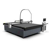 Traceur de découpe automatique CNC à couteau vibrant Yuchon pour bannières en PVC, panneaux en mousse et rouleaux d'autocollants en PVC