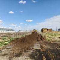 Retourneur de compost à chenilles tout-terrain robuste pour empilage de paillis