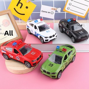 Voiture de <span class=keywords><strong>police</strong></span> sportive en plastique pour enfants, modèle à inertie à l'échelle 1:5, portes ouvrables, cadeau pour la maternelle, vente en gros - Product Image 3
