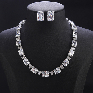 Luxuriöses Zirkonia-Schmuckset für Damen mit Großer Quadratischer Halskette und Ohrringen, Vergoldete Gliederkette, Hochzeits-Brautschmuck Geschenk CN11729 - Product Image 2