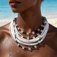 Collier ras du cou minimaliste en cuir multicouche avec perles noires et blanches, bijoux fantaisie OEM/ODM pour femmes