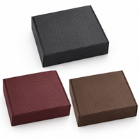 Coffret rigide de présentation pour une bouteille de whisky et deux verres avec calage papier adapté