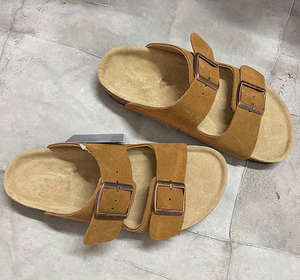 Birkenstocks Sabots légers en liège unisexes Sandales d'été plates à bout fermé avec broderie en cuir véritable pour hommes et femmes - Product Image 4