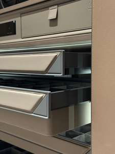 خزانة ملابس مخصصة مع أدراج إضافية وإضاءة LED وتخزين مقسم - Product Image 6