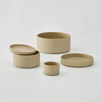 Service de vaisselle de restaurant en céramique et porcelaine beige minimaliste style nordique, faible MOQ, personnalisable avec logo, en stock