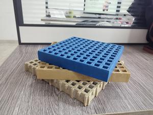 Grille FRP 38 épaisseur 20x20mm pour passerelles industrielles et marches d'escalier avec traitement de surface grain/concave/lisse - Product Image 6