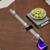Table de réunion exécutive en bois, plateau double face, base conique et prise internationale pour suite de bureau complète
